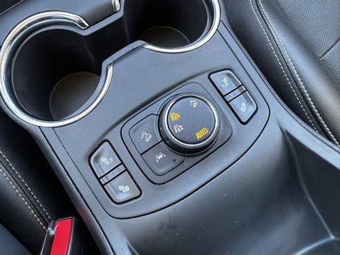 Used 2023 GMC Terrain SLT image 15