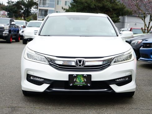 Used 2017 Honda Accord Touring image 8
