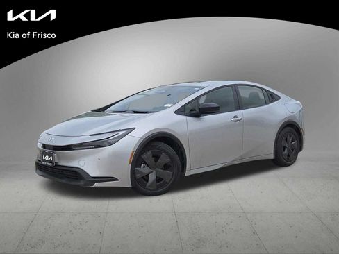 Used 2024 Toyota Prius LE FWD image 1