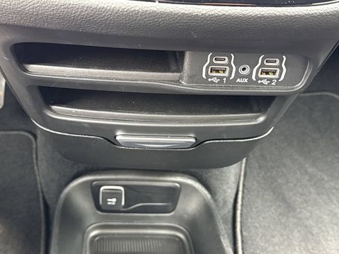 Used 2025 Chrysler Pacifica Select FWD image 29