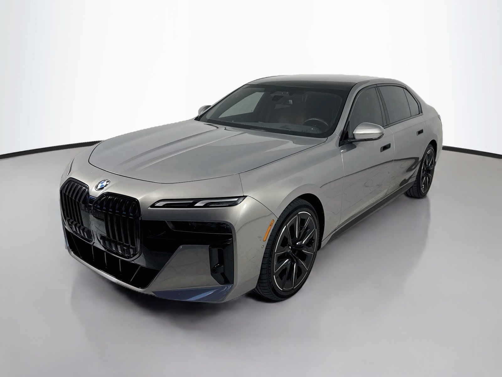 Used 2023 BMW 760i xDrive AWD/4WD image 3