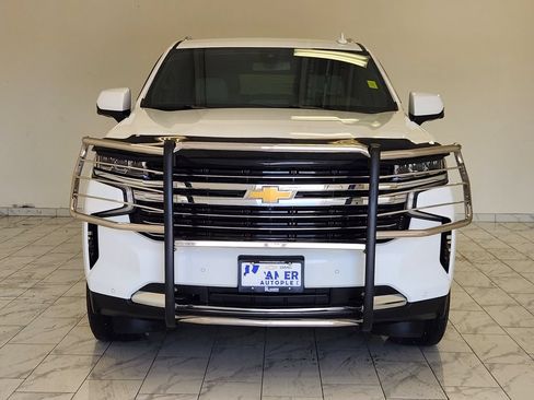 Used 2022 Chevrolet Suburban LT w/ Luxury Package RWD image 2