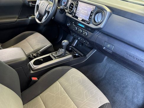 Used 2021 Toyota Tacoma TRD Off-Road image 15