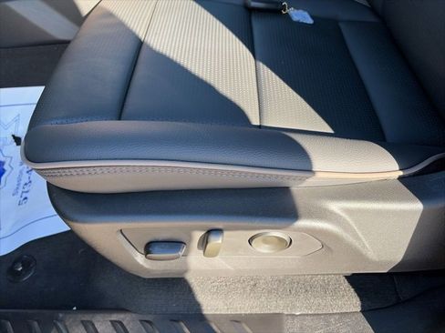 New 2026 GMC Canyon Denali image 18