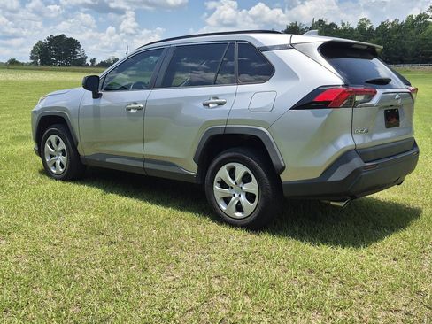 Used 2020 Toyota RAV4 LE FWD image 6