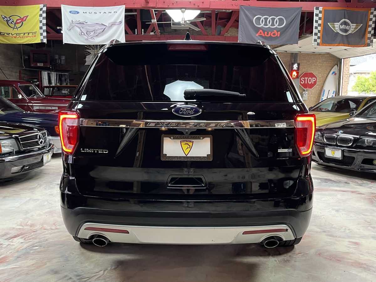 Used 2017 Ford Explorer Limited w/ Equipment Group 303A AWD/4WD image 8