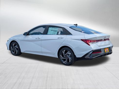New 2026 Hyundai Elantra Limited FWD image 3