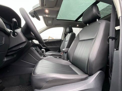 Used 2022 Volkswagen Tiguan SE image 11