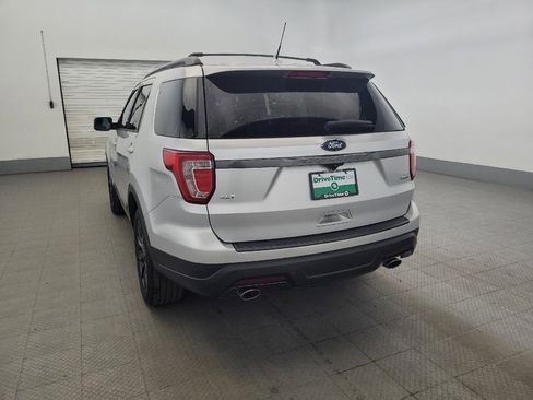 Used 2018 Ford Explorer XLT w/ Equipment Group 202A AWD/4WD image 6