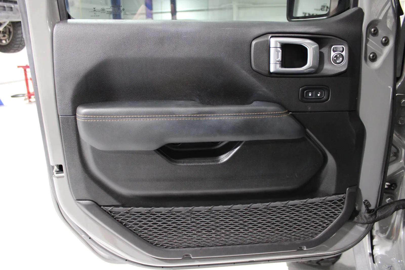 Used 2022 Jeep Wrangler Unlimited Sahara AWD/4WD image 26