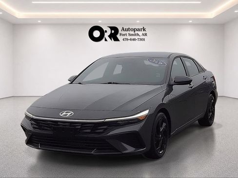 Used 2026 Hyundai Elantra Sport FWD image 2