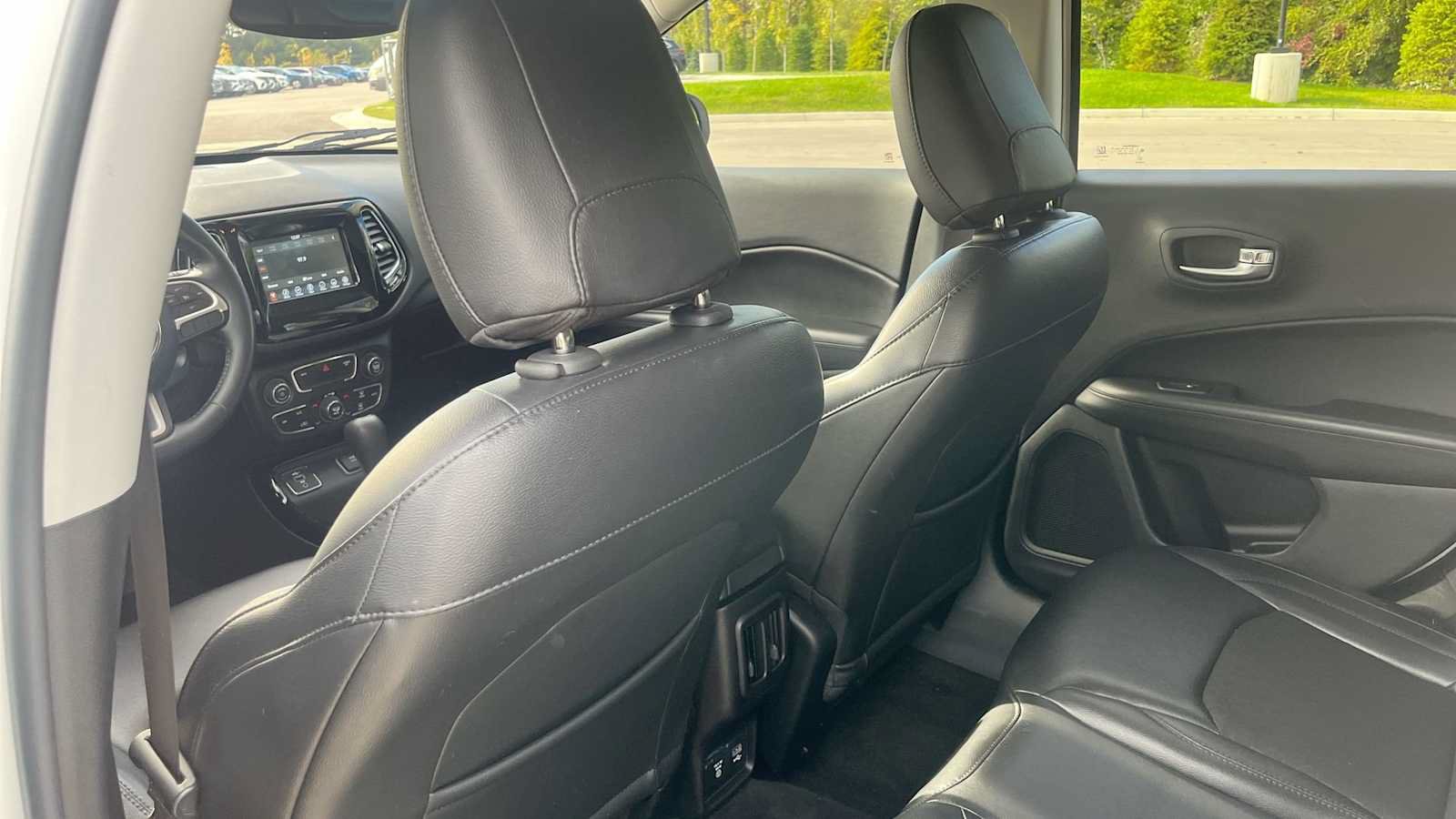 Used 2018 Jeep Compass Latitude w/ Popular Equipment Group FWD image 32