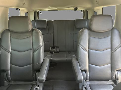 Used 2019 Cadillac Escalade Luxury AWD/4WD image 33