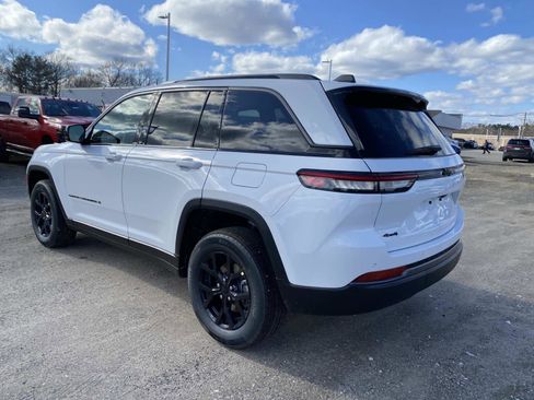 New 2026 Jeep Grand Cherokee Altitude image 3