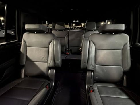 Used 2023 Chevrolet Suburban Z71 w/ Luxury Package image 26