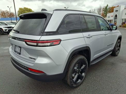 New 2025 Jeep Grand Cherokee Limited w/ Black Appearance Package image 8
