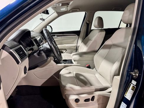 Used 2019 Volkswagen Atlas SE w/ Towing Package image 3