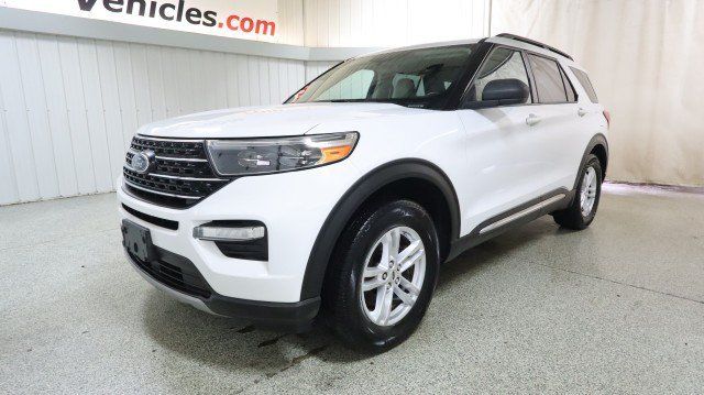 Used 2020 Ford Explorer XLT w/ Equipment Group 202A RWD image 2