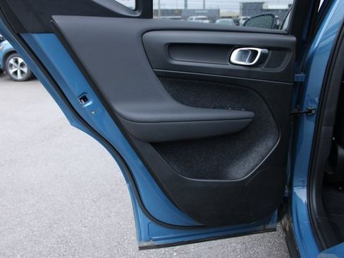 Used 2025 Volvo XC40 B5 Plus image 33