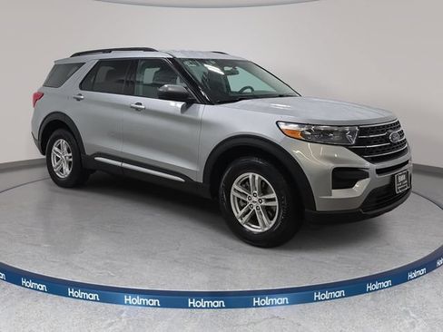 Used 2023 Ford Explorer XLT AWD/4WD image 4