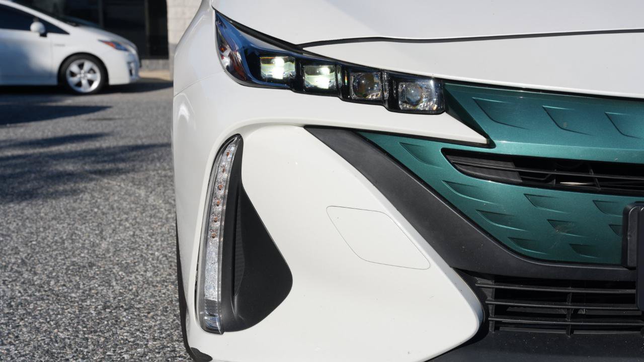 Used 2019 Toyota Prius Prime Plus FWD image 5