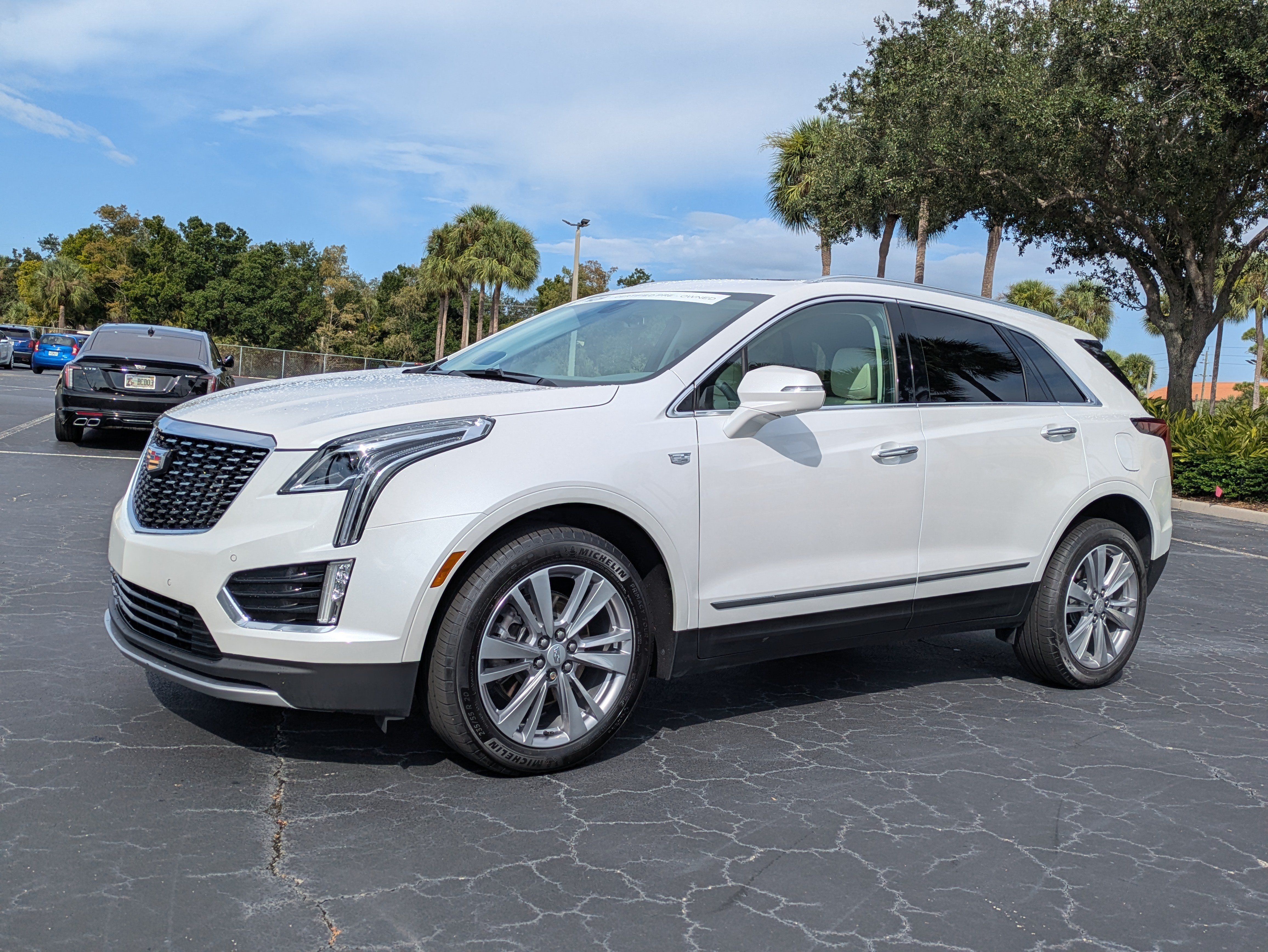 Used 2024 Cadillac XT5 Premium Luxury AWD/4WD image 2