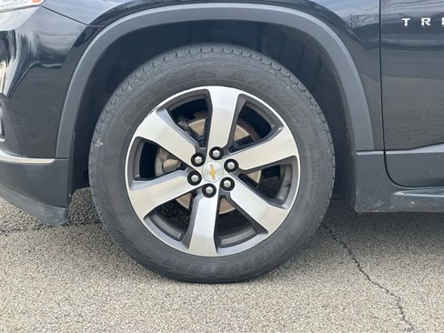 Used 2018 Chevrolet Traverse LT w/ LPO, 'HIT The Road' Package image 25