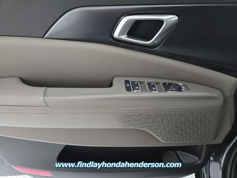 Used 2026 Kia Carnival FWD image 25