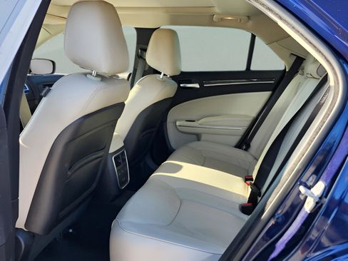 Used 2017 Chrysler 300 C w/ Safetytec Plus Group image 11