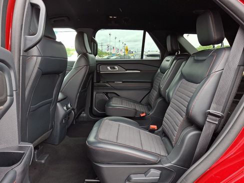Certified 2025 Ford Explorer ST-Line AWD/4WD image 10