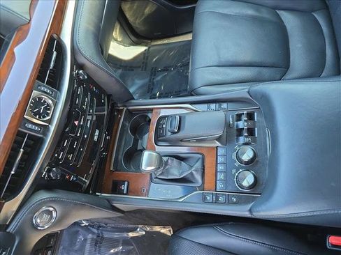 Used 2017 Lexus LX 570 4WD w/ Luxury Package image 24