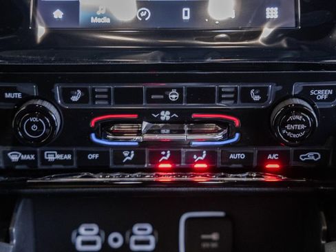 New 2025 Jeep Grand Cherokee Altitude image 22