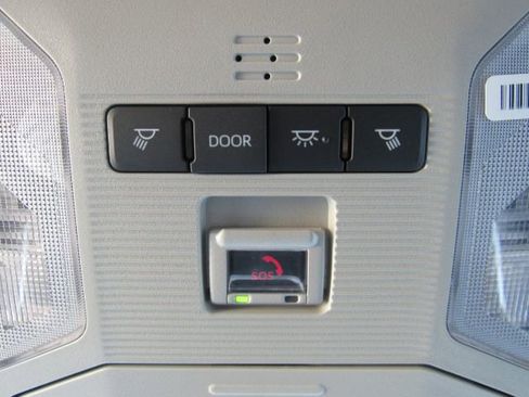 Used 2025 Toyota RAV4 XLE image 53