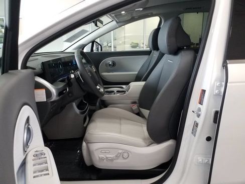 Certified 2026 Hyundai Ioniq 9 Limited AWD/4WD image 12