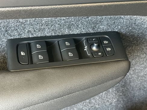 Certified 2025 Volvo XC40 B5 Plus AWD/4WD image 13