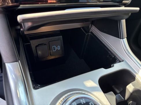 Certified 2022 Ford Explorer Limited w/ Equipment Group 301A image 19