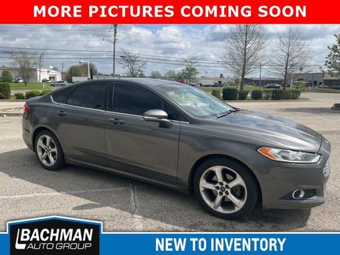 Used 2015 Ford Fusion SE w/ Equipment Group 201A image 1