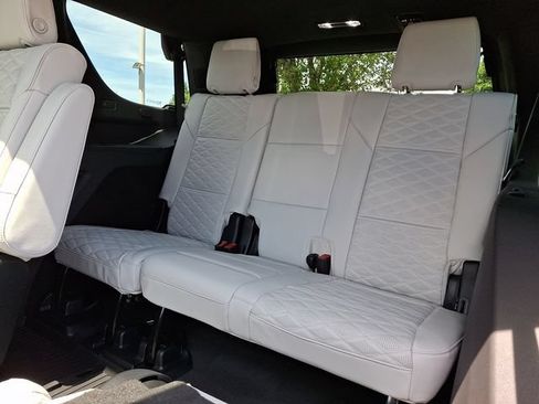 Used 2026 Cadillac Escalade Platinum Sport w/ LPO, Floor Liner Package AWD/4WD image 10