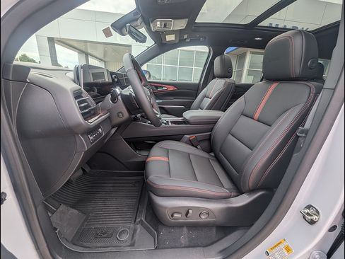 New 2026 Chevrolet Traverse RS w/ LPO, Floor Liner Package AWD/4WD image 12