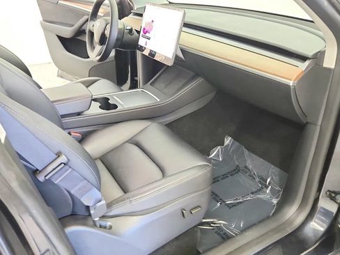 Used 2024 Tesla Model Y Long Range RWD image 28