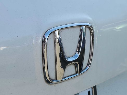 Used 2018 Honda Pilot Touring image 3
