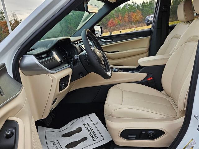 New 2025 Jeep Grand Cherokee Limited w/ Luxury Tech Group II RWD image 6