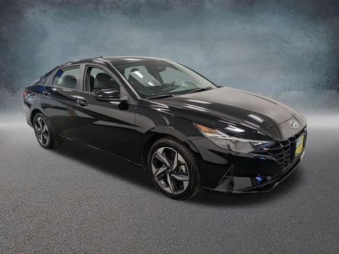 Certified 2023 Hyundai Elantra SEL w/ Convenience Package FWD image 3
