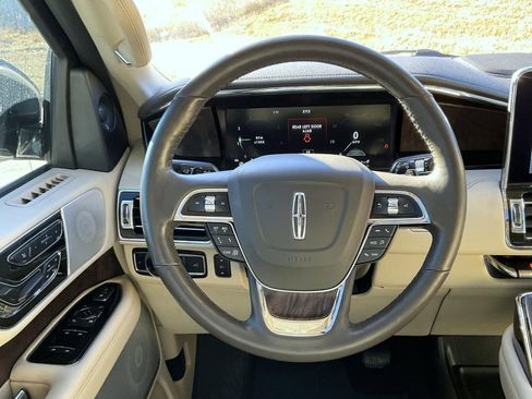 Used 2019 Lincoln Navigator L Reserve image 11