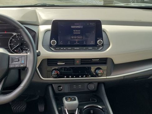 Used 2025 Nissan Rogue SV FWD image 23