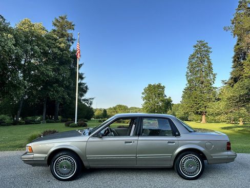 Used 1996 Buick Century Sedan FWD image 6