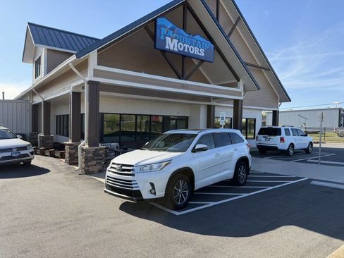 Used 2017 Toyota Highlander XLE w/ Protection Package #3 image 1