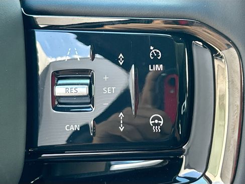 New 2026 Land Rover Range Rover Velar Dynamic SE image 30