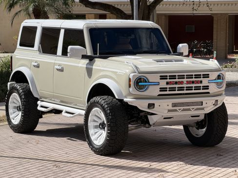 Used 2025 Ford Bronco Outer Banks image 12