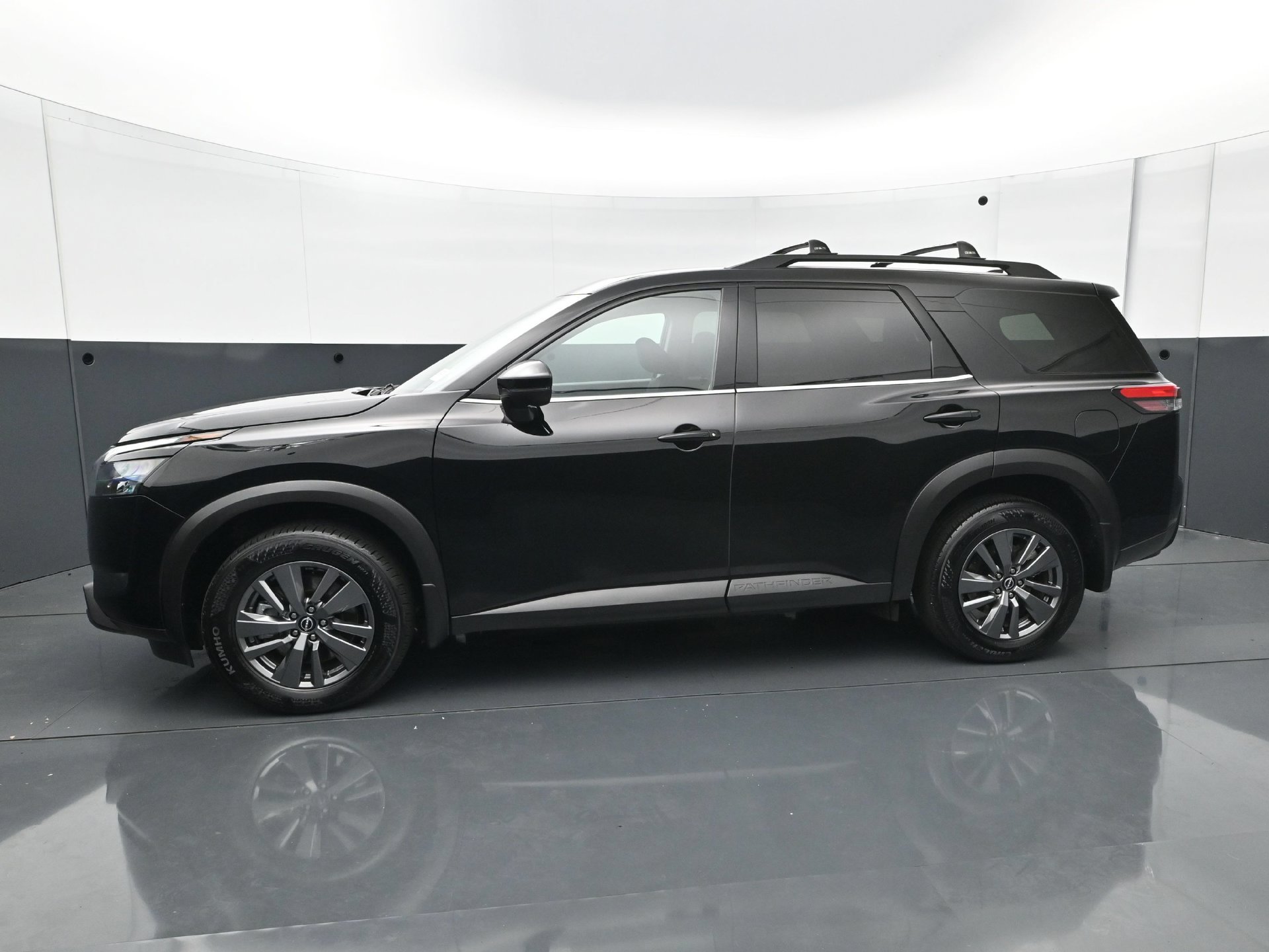 Used 2025 Nissan Pathfinder SV w/ SV Premium Package AWD/4WD image 3